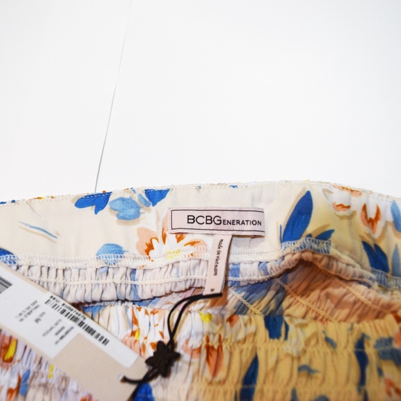 NWT BCBGeneration Floral Spring Smocked Tapioca Mini Skirt Size medium - Picture 3 of 8